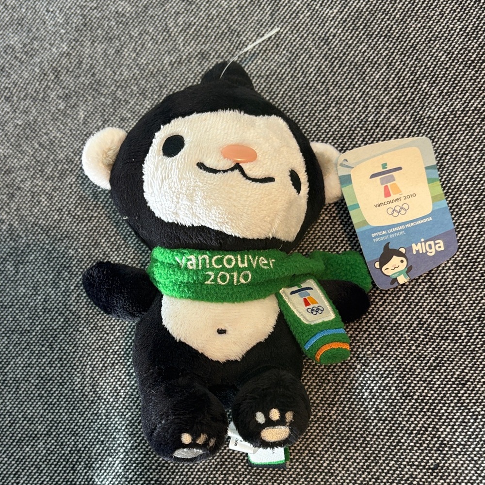 NWT Vancouver 2010 olympics Miga Plush Toy - Black and White